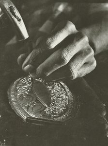 Artisan kandyen au travail - Lionel Wendt
