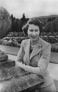 Reine Elizabeth II à Balmoral, 28 septembre 1952 - Lisa Sheridan