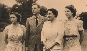 La famille royale dans les jardins du Royal Lodge, Windsor, 1946 - Lisa Sheridan