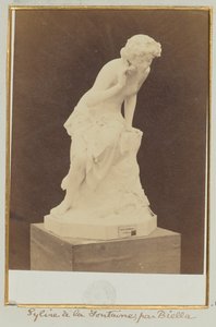 Sylvie à la Fontaine, par Biella - Léon and Lévy