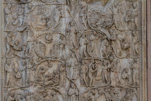 Arbre de Jessé et prophéties messianiques (bas-reliefs de Lorenzo Maitani, avant 1275-1330, deuxième colonne, façade de la cathédrale d