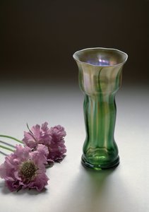 Vase en verre irisé par Louis Comfort Tiffany (1848-1933), style Liberty