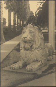 [Statue représentant un enfant sur un lion] - Louis Fleckenstein