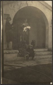 [La famille de Florence et son lapin de compagnie] - Louis Fleckenstein