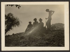 [Groupe sur la colline]