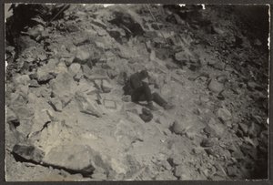 [Homme parmi les rochers] - Louis Fleckenstein