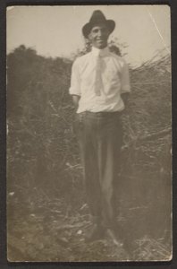 [Homme dans un fourré] - Louis Fleckenstein