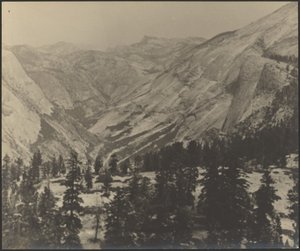[Paysage montagneux avec neige]