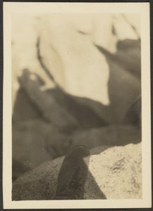 [Chaussure sur rochers] - Louis Fleckenstein