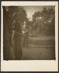 [Femme et homme dans un parc] - Louis Fleckenstein