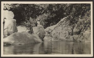 [Femme au bord d