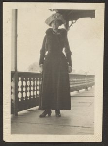 [Femme au balcon] - Louis Fleckenstein