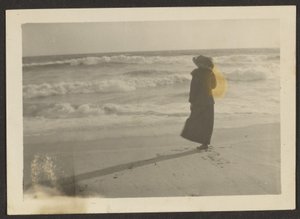 [Femme sur la plage] - Louis Fleckenstein