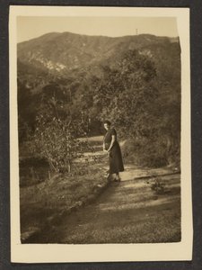 [Femme sur le chemin] - Louis Fleckenstein