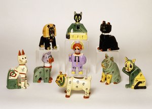 Un groupe de vases en porcelaine en forme d