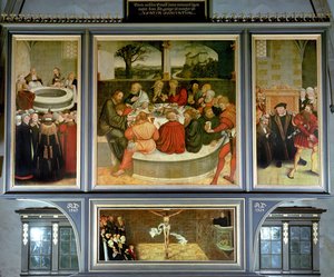 Triptyque, panneau gauche, Philipp Melanchthon effectue un baptême assisté par Martin Luther ; panneau central, la Cène avec Luther parmi les Apôtres ; panneau droit, Luther fait sa confession ; Luther