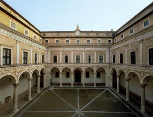 Cour intérieure du Palazzo Ducale à Urbino. 1472. Photographie de 1999 - Luciano Laurana