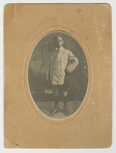 Photographie de Lucius Harper Jr. partant à l