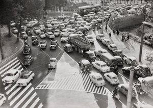 Scène de circulation dans une rue de Rome