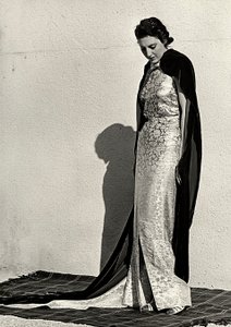 Mannequin en robe de soirée créée par la maison de couture italienne "Dragoni" - Luis Bogino