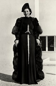 Mannequin en robe de soirée créée par la maison de couture italienne "Dragoni" - Luis Bogino