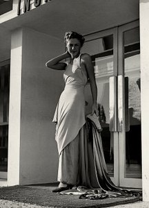 Mannequin en robe de soirée créée par la maison de couture "Graldi" - Luis Bogino