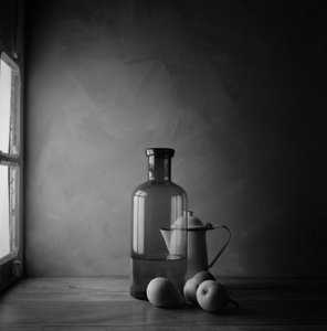 Nature morte à la fenêtre, dans le calme