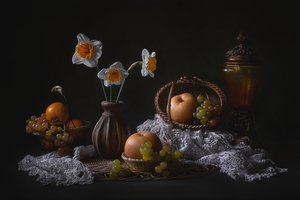 Nature morte aux jonquilles et aux fruits - Lydia Jacobs