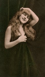 Femme, vers 1918 - MACA