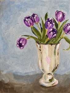 Des tulipes violettes dans un vase - Madison Phipps