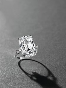 Une bague élégante