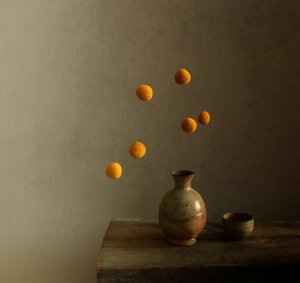 Nature morte moderne : sphères flottantes