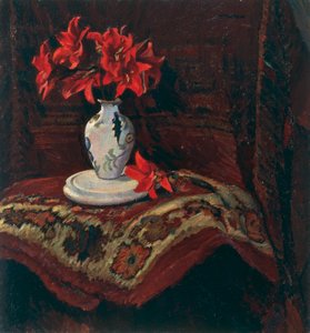 Tapis et vase avec des lys rouges