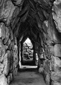 Parmi les ruines de Tirynthe, Grèce, 1937 - Martin Hurlimann