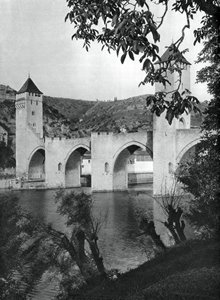Pont Valentré, Cahors, France, 1937