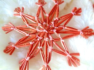 Étoile de paille rose
