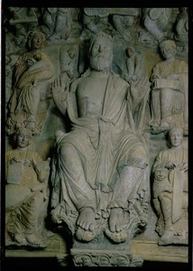 Détail du Portique de la Gloire représentant le Christ en majesté