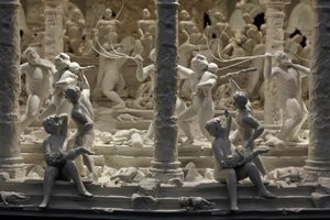 All Things Fall, 2014 (acier, aluminium, plâtre, résine, lumières LED, moteur) - Mat Collishaw
