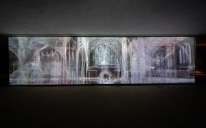Echolocation, 2021 (projection vidéo à 3 canaux sur toile de polypropylène) - Mat Collishaw