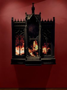 Performance, 2010 (bois, acier, miroir de surveillance, écrans LCD et disque dur) - Mat Collishaw