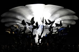 The Garden of Unearthly Delights, 2009 (acier, aluminium, plâtre, résine, lumières LED, moteur)