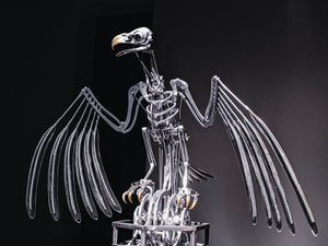 The Nerve Rack, 2019 (acétal, acrylique, aluminium, laiton, circuit électrique, peinture, PVC, résine, servomoteurs, acier) - Mat Collishaw