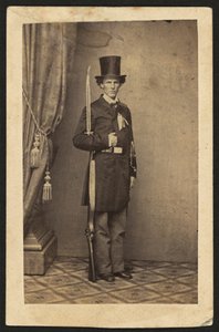 James Henry Lane (1814-1866), homme politique et chef du Free State Party du Kansas, portrait en pied, avec fusil (photo sépia) - Mathew B. Brady