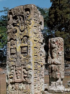Stèle A et C, Plaza de Ceremonias, 731 après J.-C. - Mayan