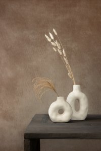 Motifs botaniques en céramique aux tons terreux - Mayra Pama