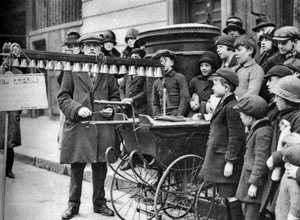 Un musicien de rue, Londres, 1926-1927