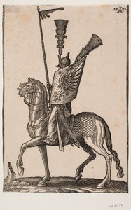 Soldat à cheval, profil vers la gauche; lance avec fanion, casque en métal avec une très haute plume, bouclier avec aile d