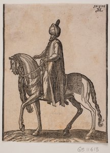 Homme âgé monté, avec une massue à son côté, profil vers la gauche; sous le cou du cheval, une queue de cheval ou de bœuf pend comme signe du statut digne de l
