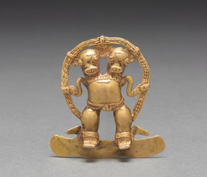 Pendentif à double tête, c. 700-1550 (or coulé et martelé)