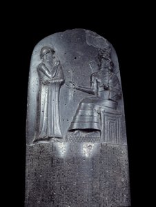 Mésopotamie : stèle en diorite du Code de lois de Hammurabi. Elle est couverte d